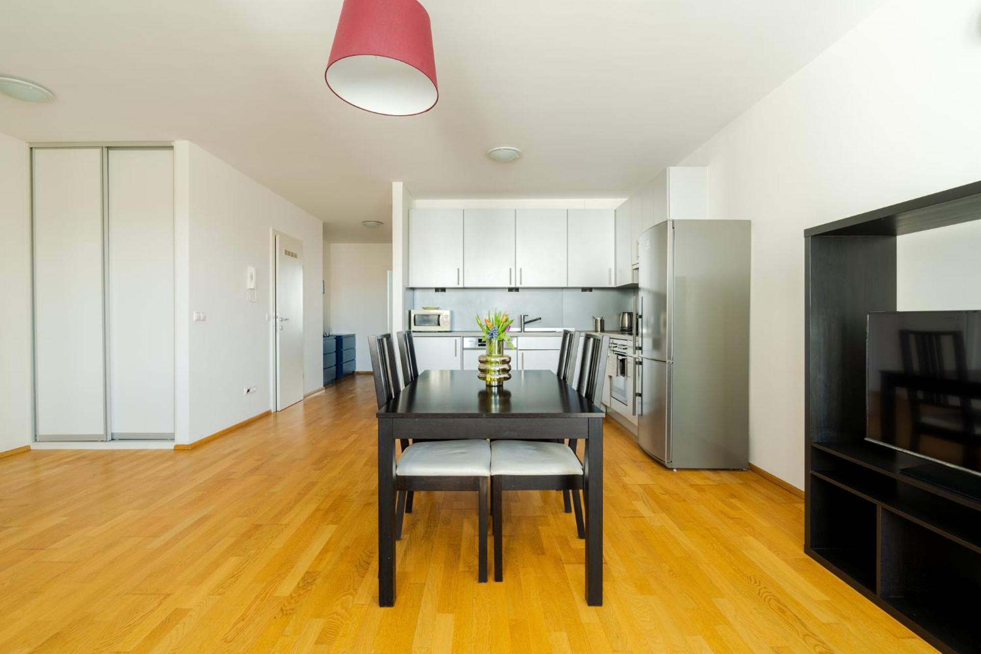 Business & Family Ambiente Apartman *